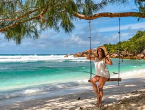 que faire aux Seychelles profiter d’une balançoire en bord de plage